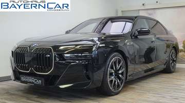 e xDr. Executive Lounge TV B&W ACC Doors