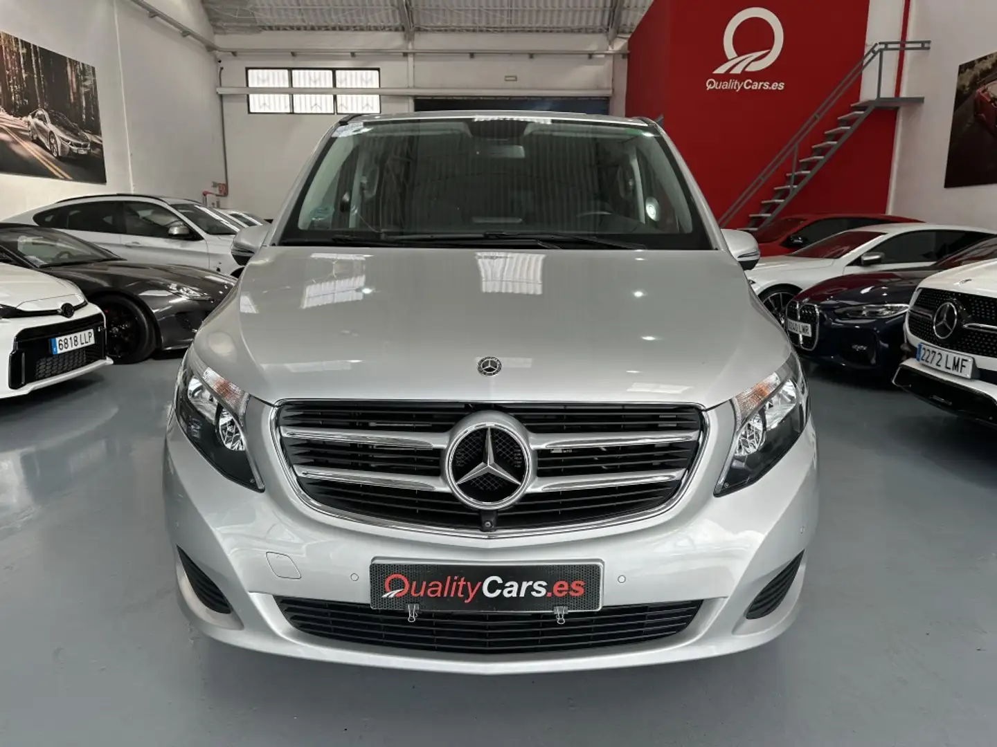 Mercedes-Benz V 220 220d Largo Gris - 2