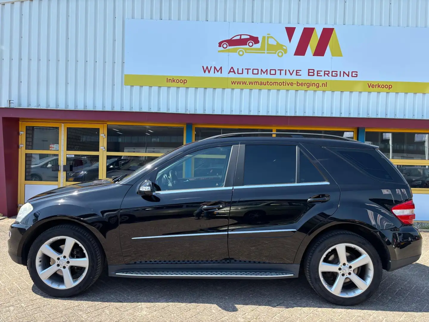 Mercedes-Benz ML 350 M-klasse AUTOMAAT LEDER NAVI NW STAAT crna - 2