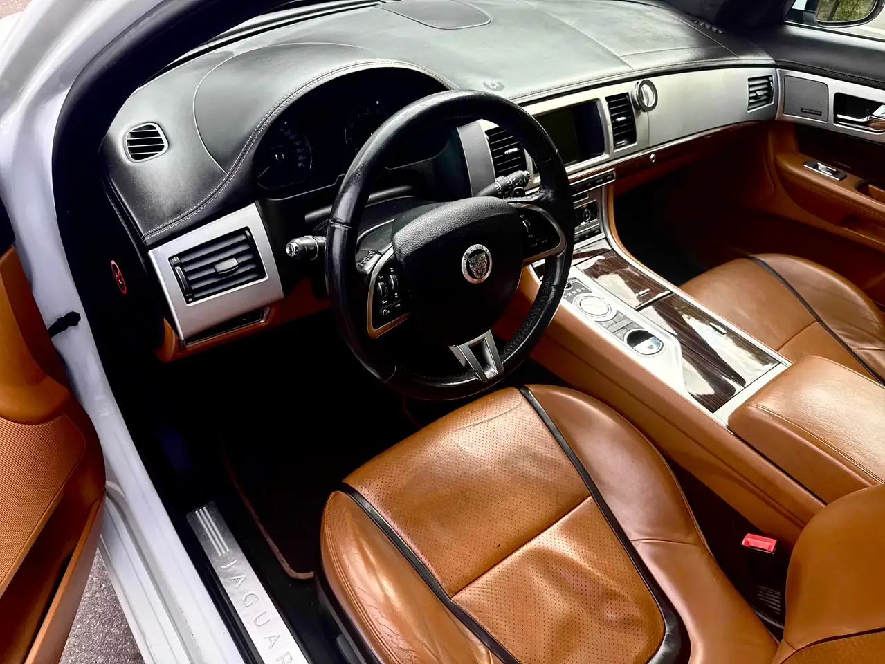 Jaguar XF снимка Jaguar XF