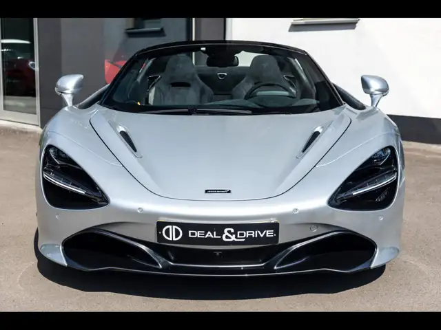 Mclaren 720s view 5