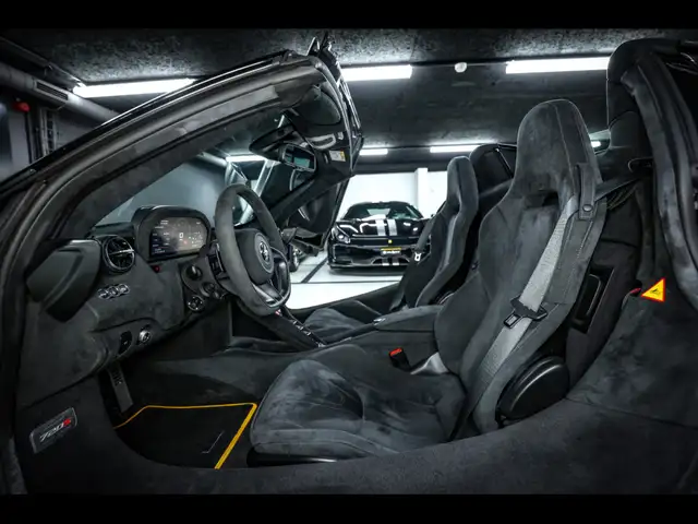 Mclaren 720s view 11