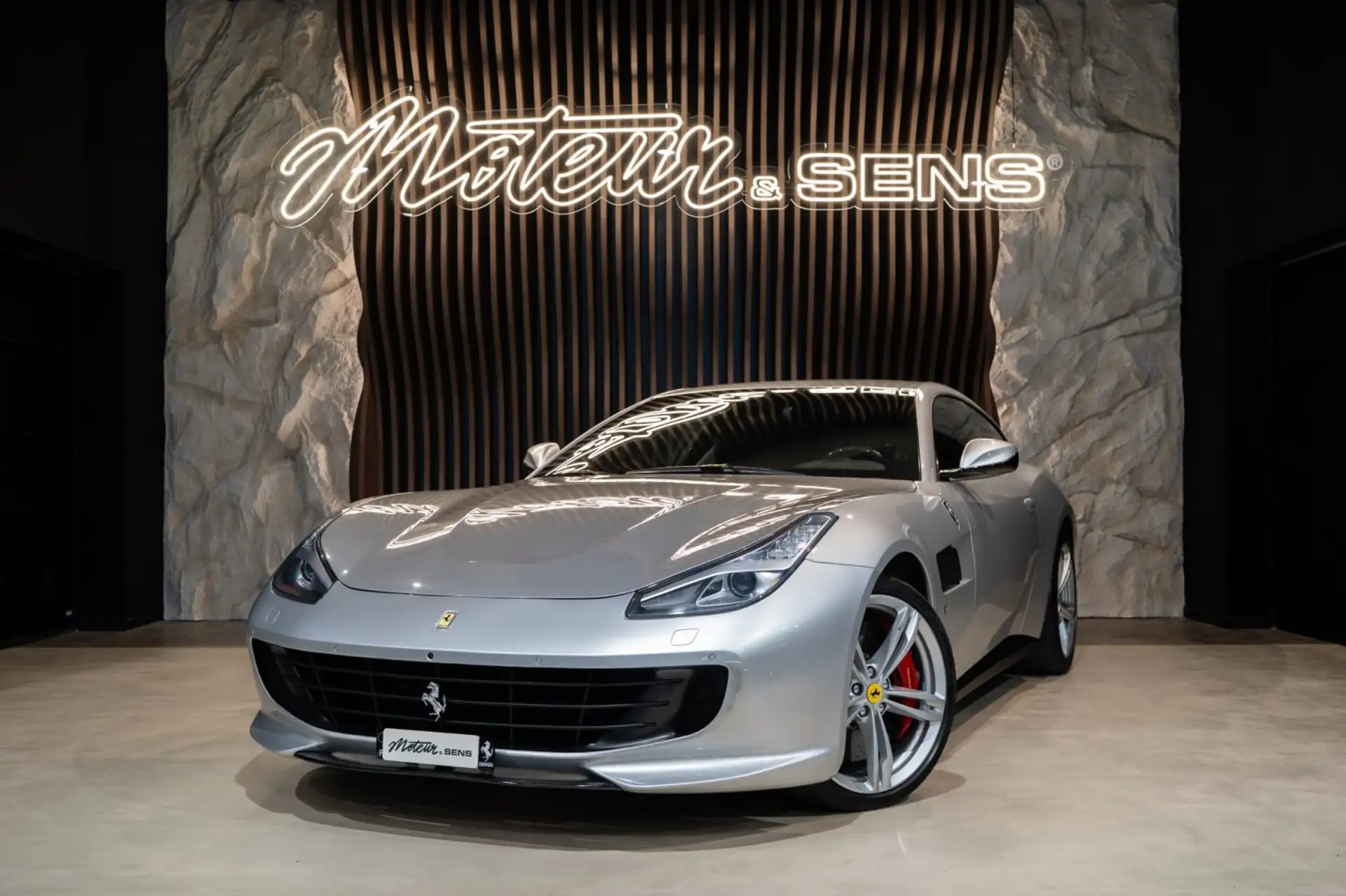 페라리 GTC4 루쏘 2017 화이트 사진 1