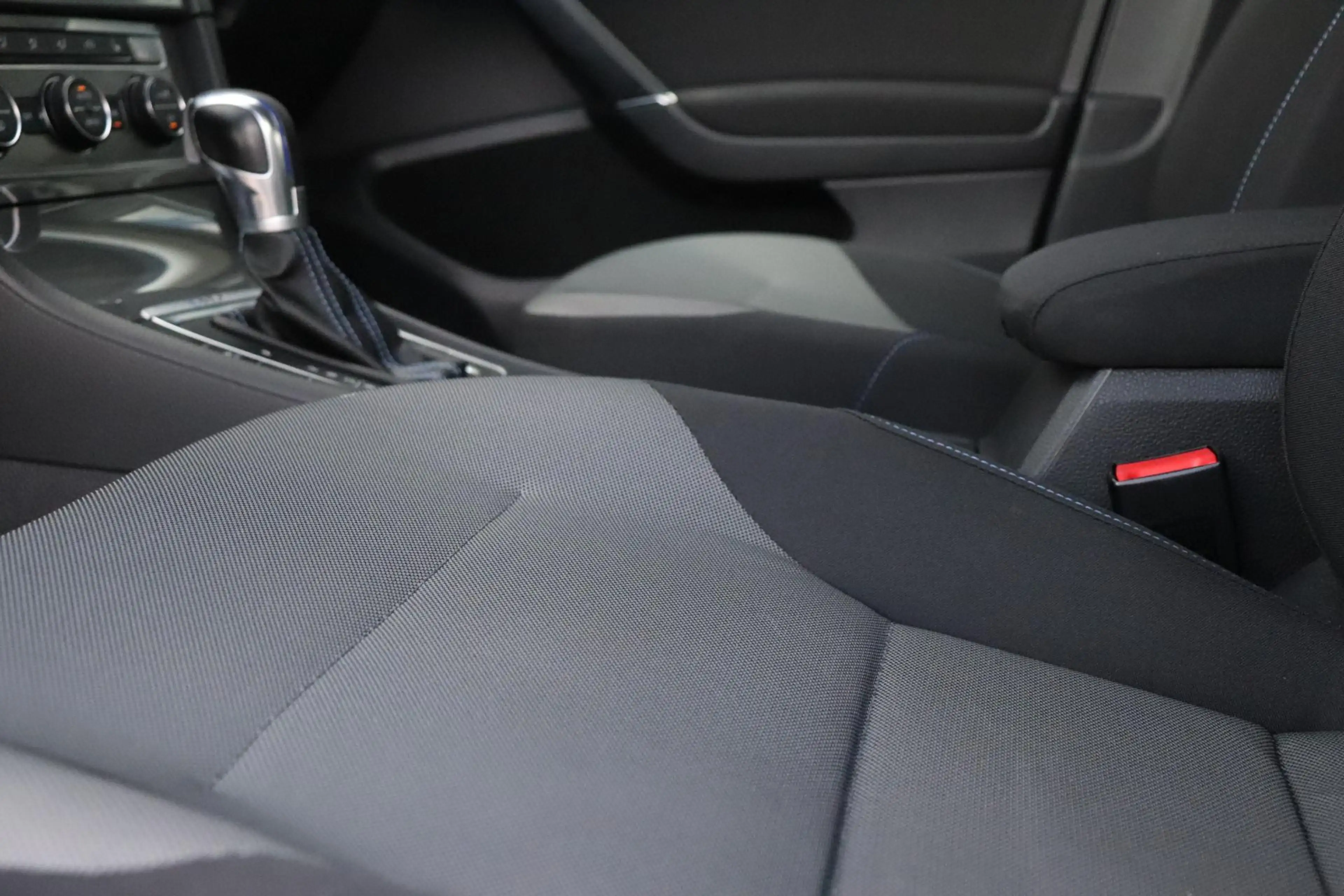 Volkswagen e-Golf 116 PK | SOH 83,6% | NAVI | STOELVERWARMING | PARK — photo 8