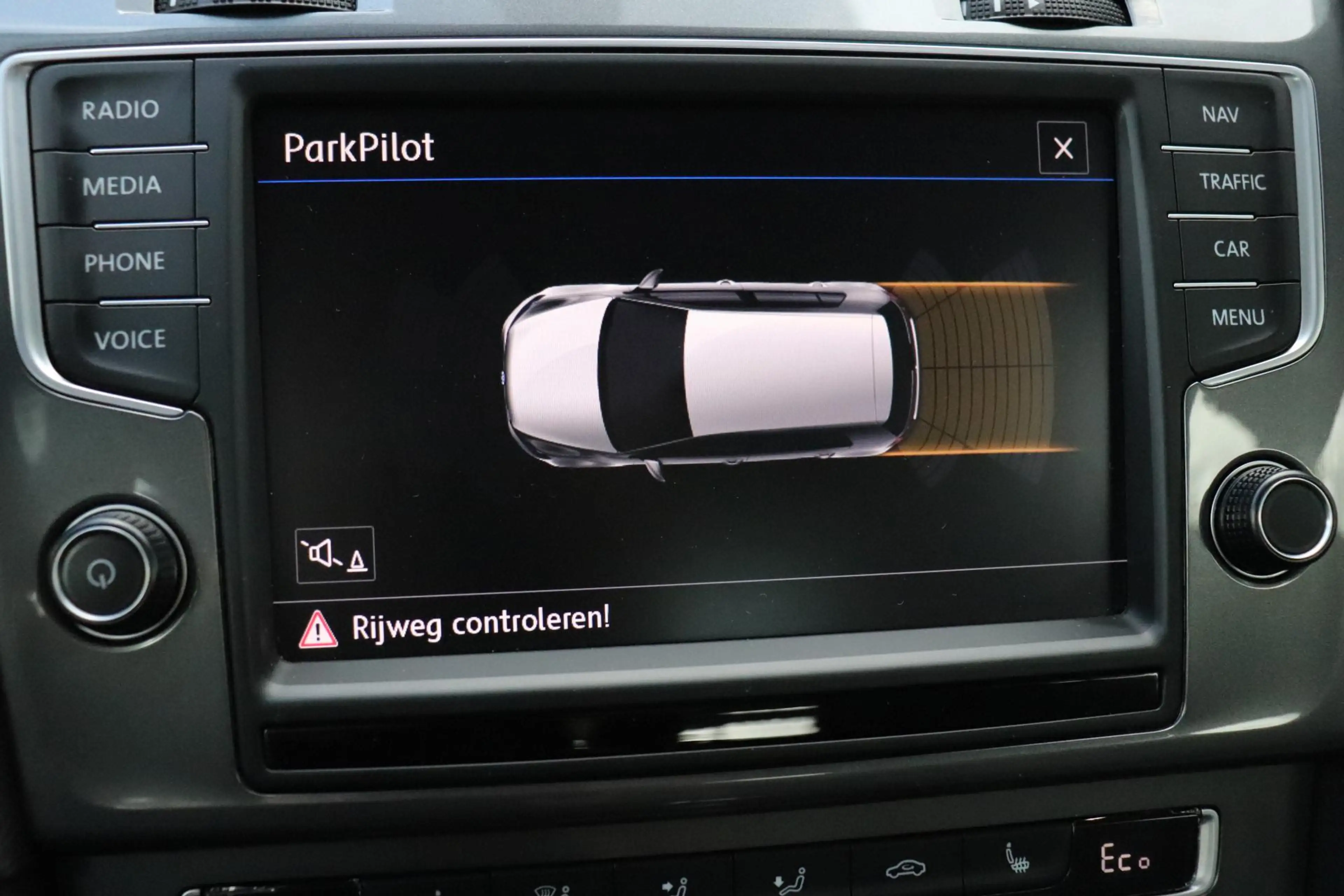 Volkswagen e-Golf 116 PK | SOH 83,6% | NAVI | STOELVERWARMING | PARK — photo 15