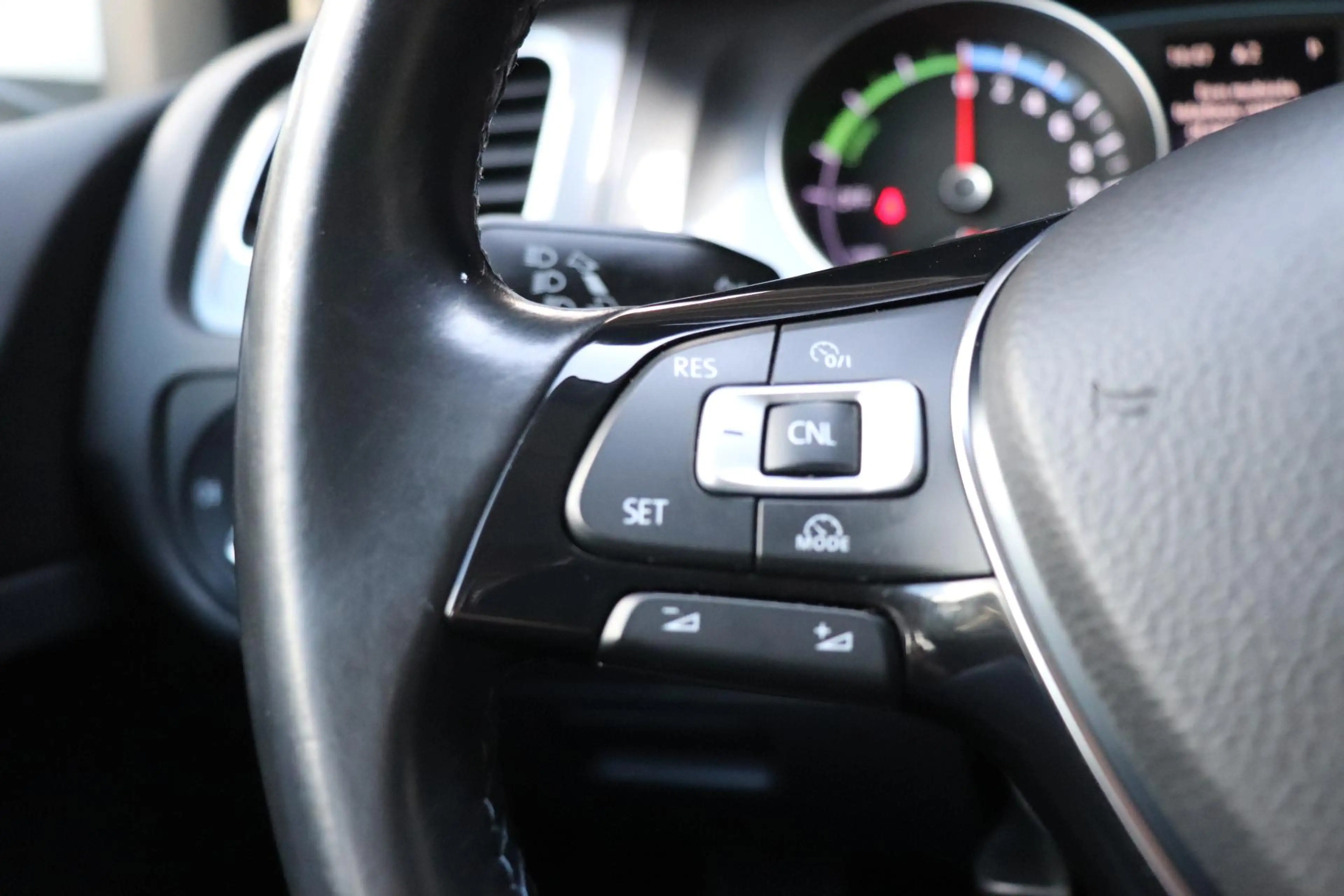 Volkswagen e-Golf 116 PK | SOH 83,6% | NAVI | STOELVERWARMING | PARK — photo 9