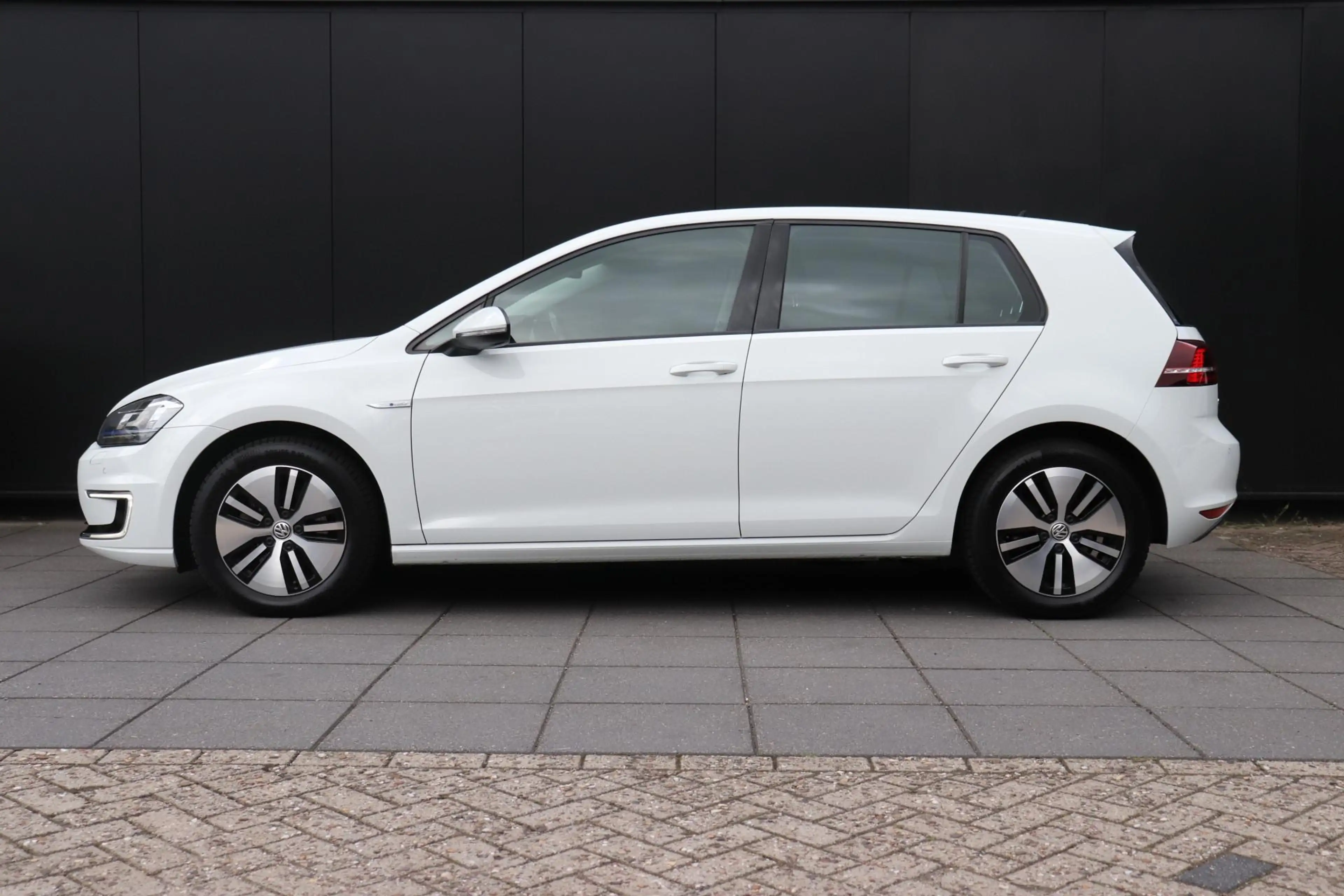 Volkswagen e-Golf 116 PK | SOH 83,6% | NAVI | STOELVERWARMING | PARK — photo 2