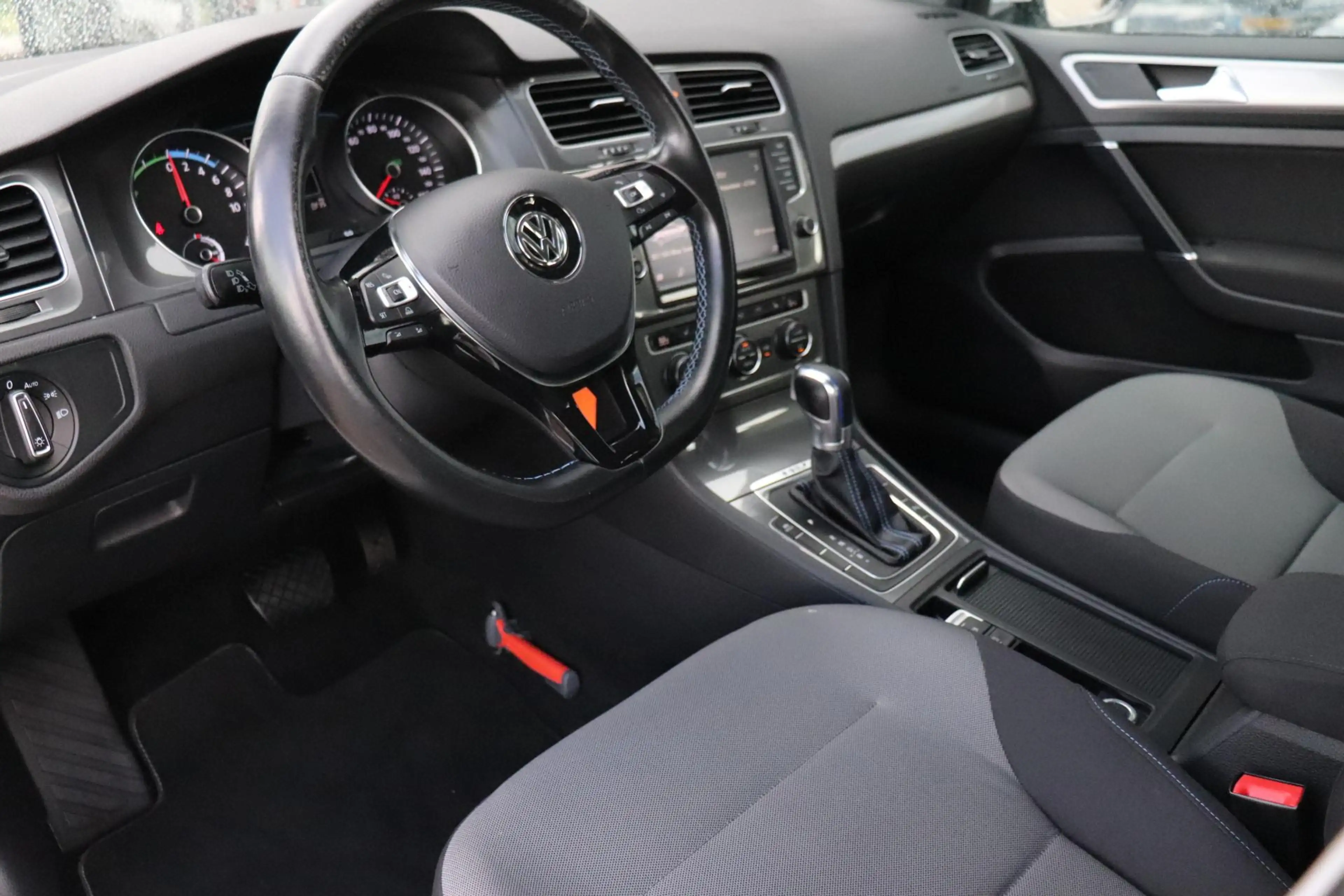 Volkswagen e-Golf 116 PK | SOH 83,6% | NAVI | STOELVERWARMING | PARK — photo 6