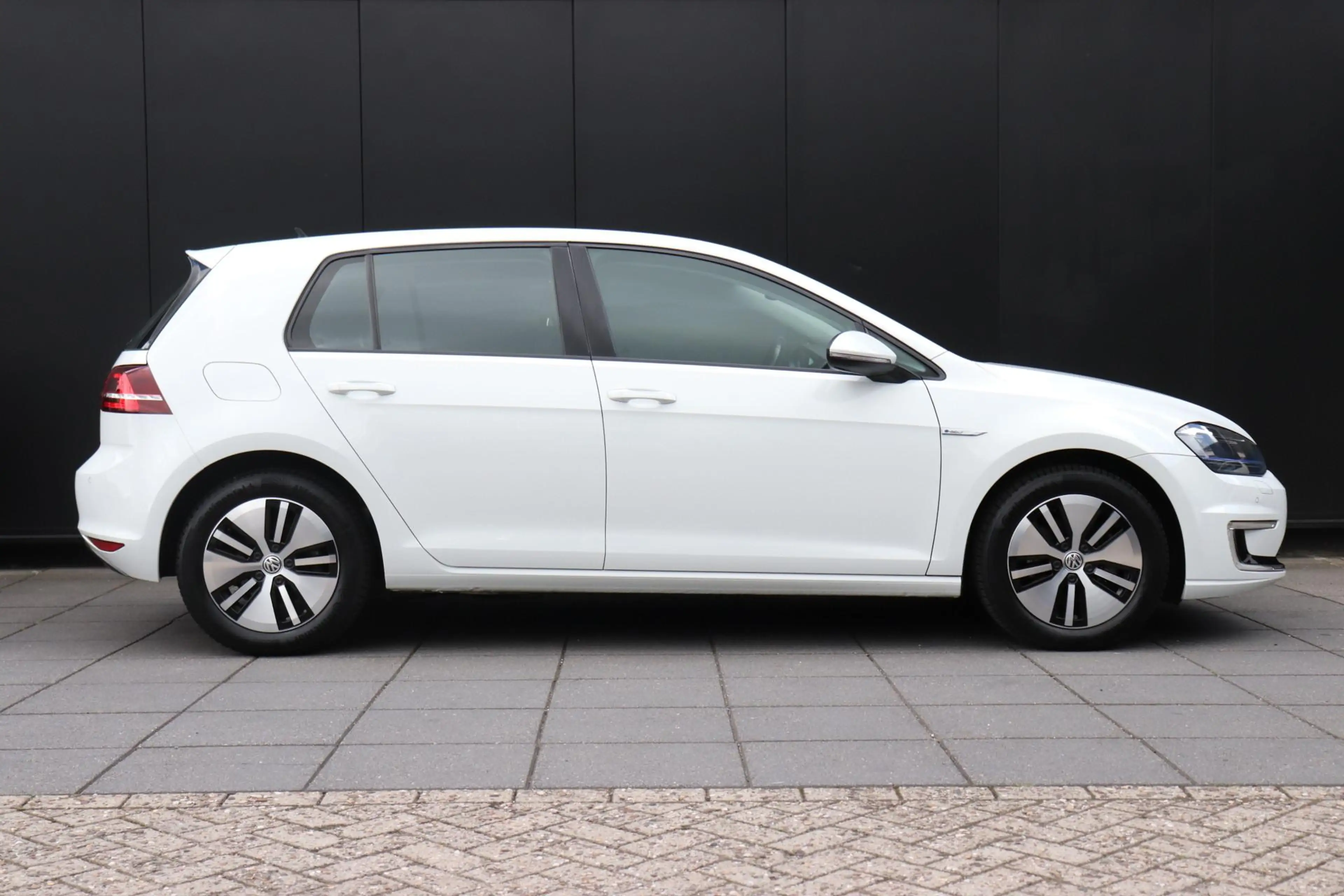 Volkswagen e-Golf 116 PK | SOH 83,6% | NAVI | STOELVERWARMING | PARK — photo 4