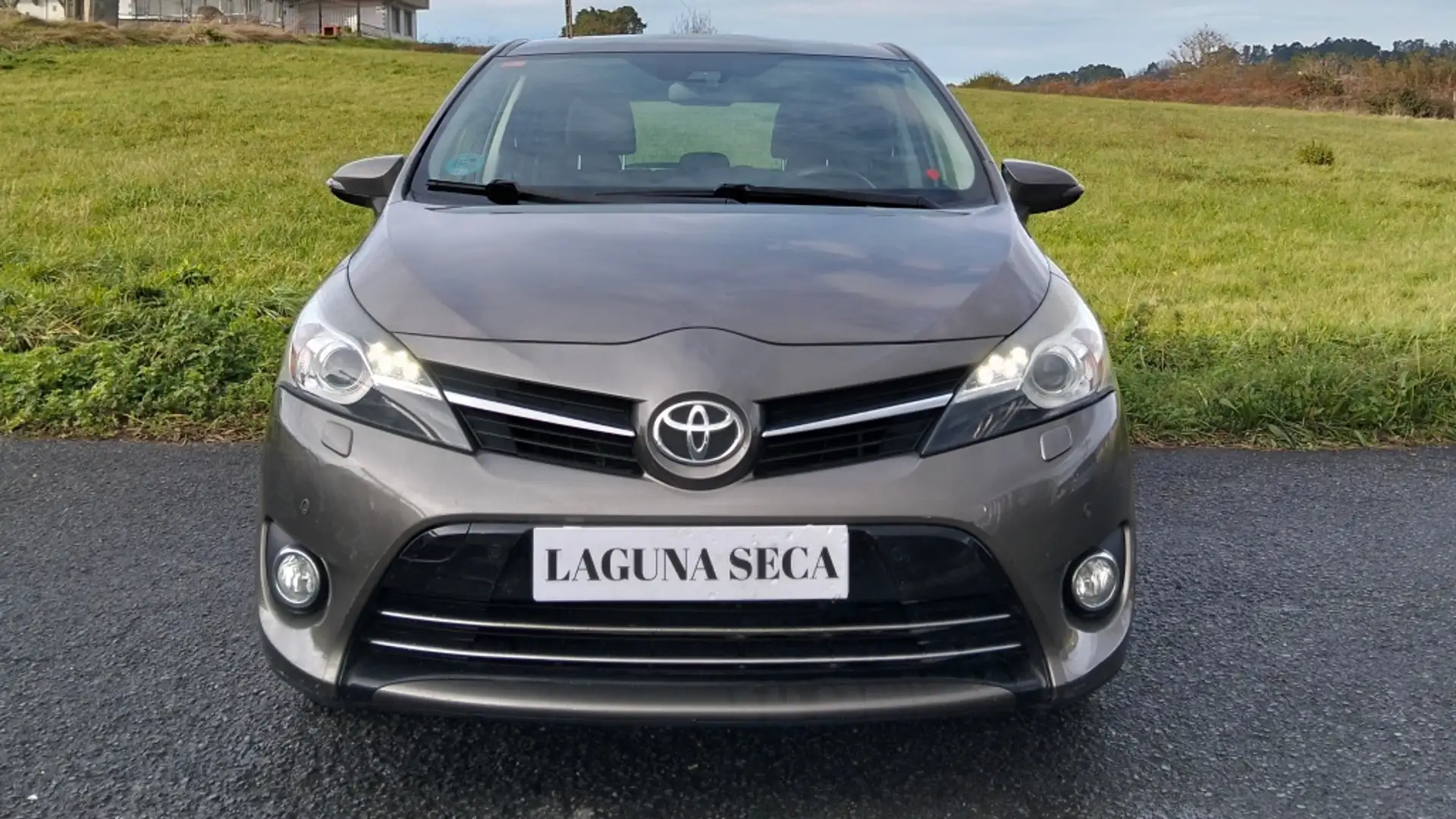 Toyota Verso 130 Business 7pl. Plateado - 2