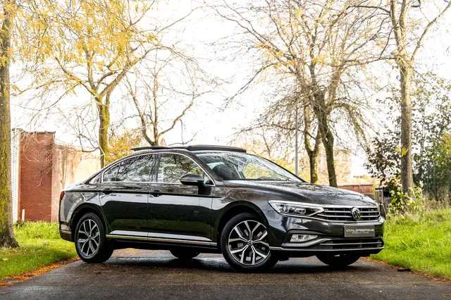 Volkswagen Passat 1.5 TSI DSG Berline * Pano * Camera * ACC * Alcantara *