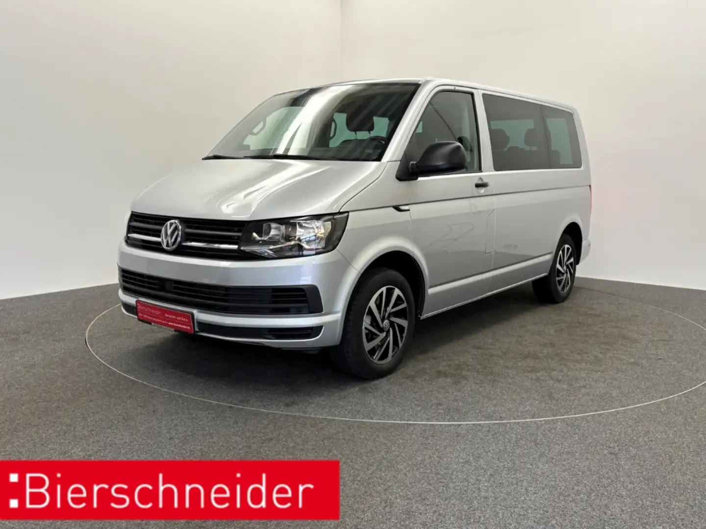 Volkswagen T6 Multivan 2.0 TDI DSG Trendline AHK NAVI 17 PDC Silber - 1
