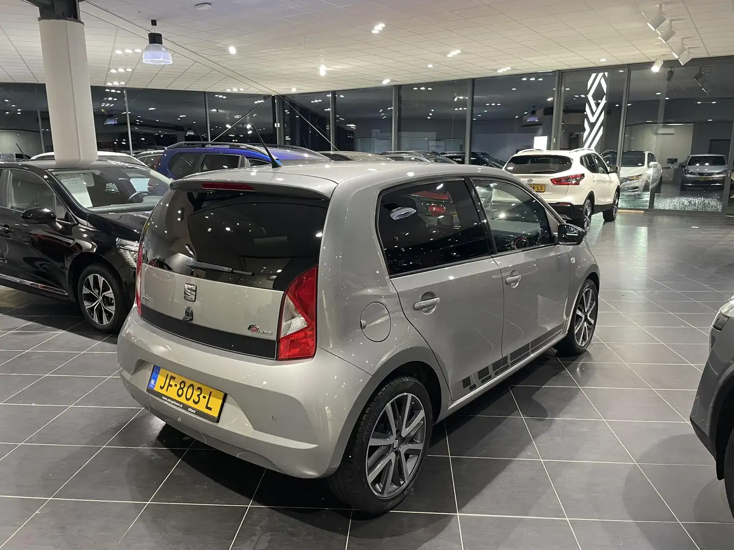 SEAT Mii 1.0 FR Connect Grijs - 2