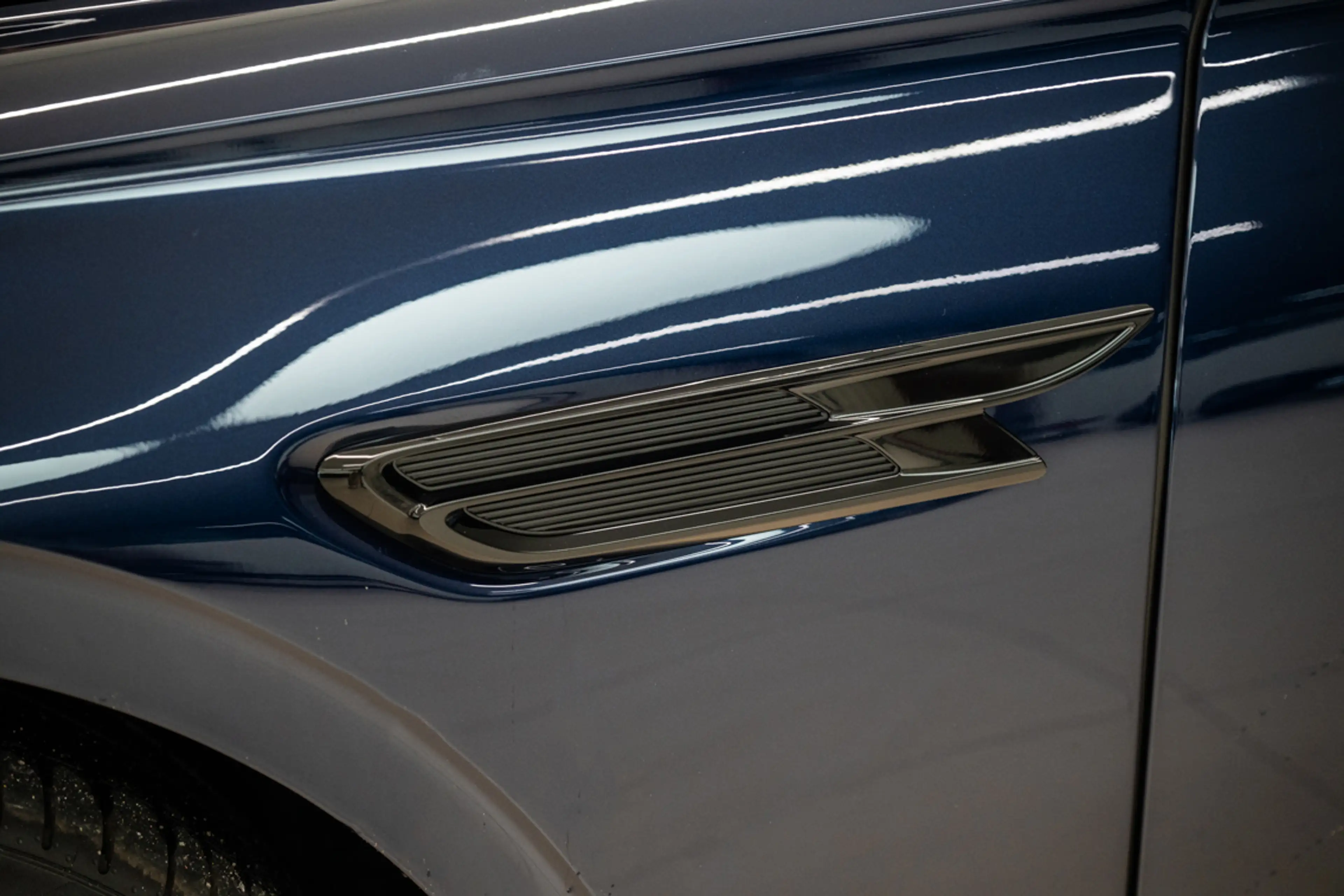 Bentley Flying Spur Flying Spur V8 Hybrid — photo 15