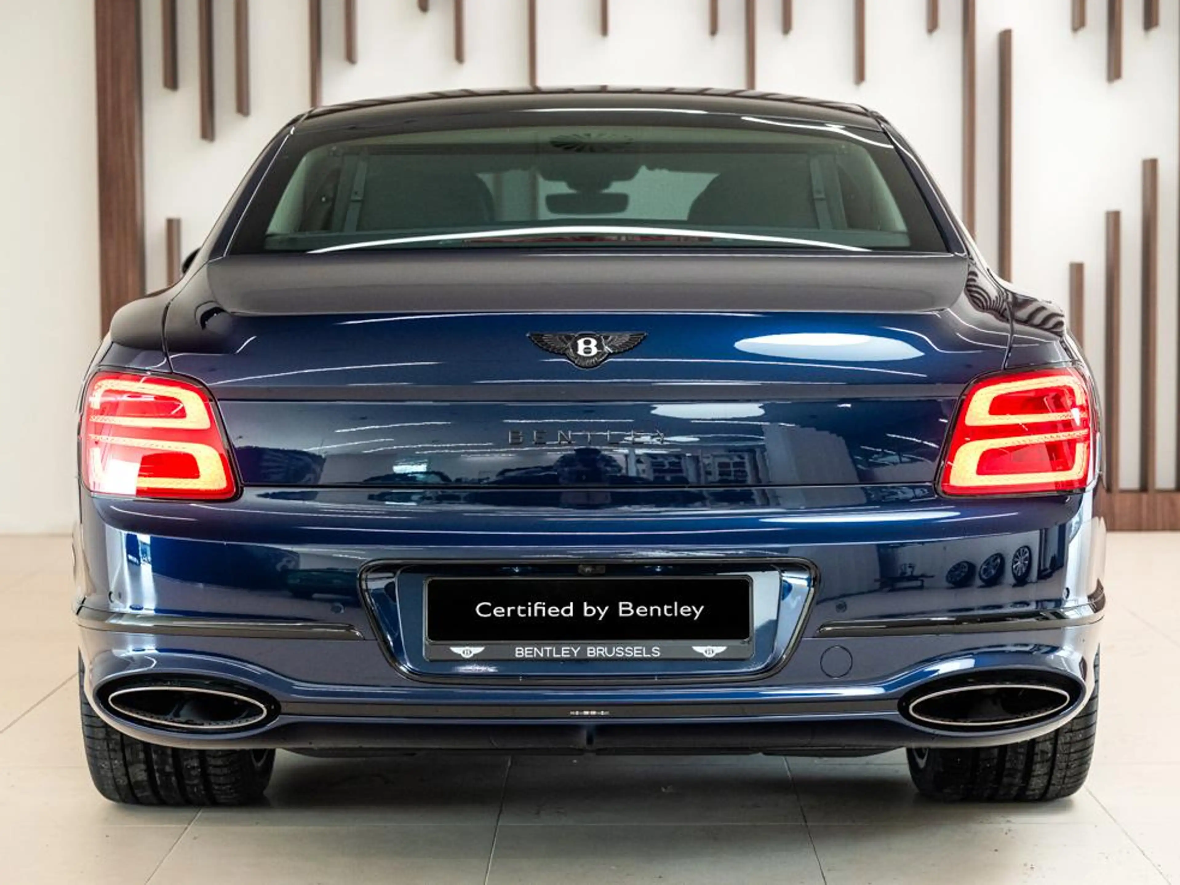 Bentley Flying Spur Flying Spur V8 Hybrid — photo 8