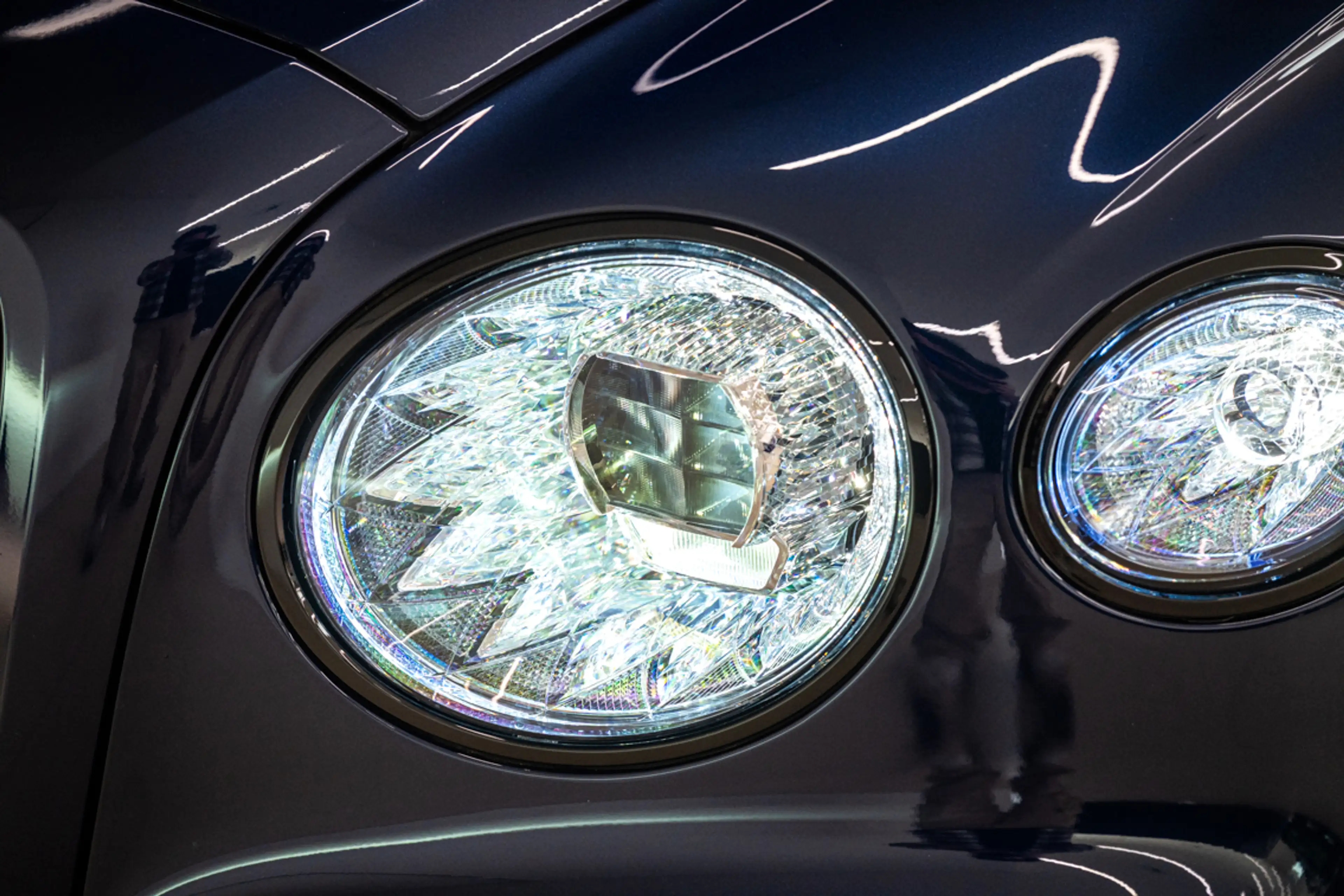Bentley Flying Spur Flying Spur V8 Hybrid — photo 12