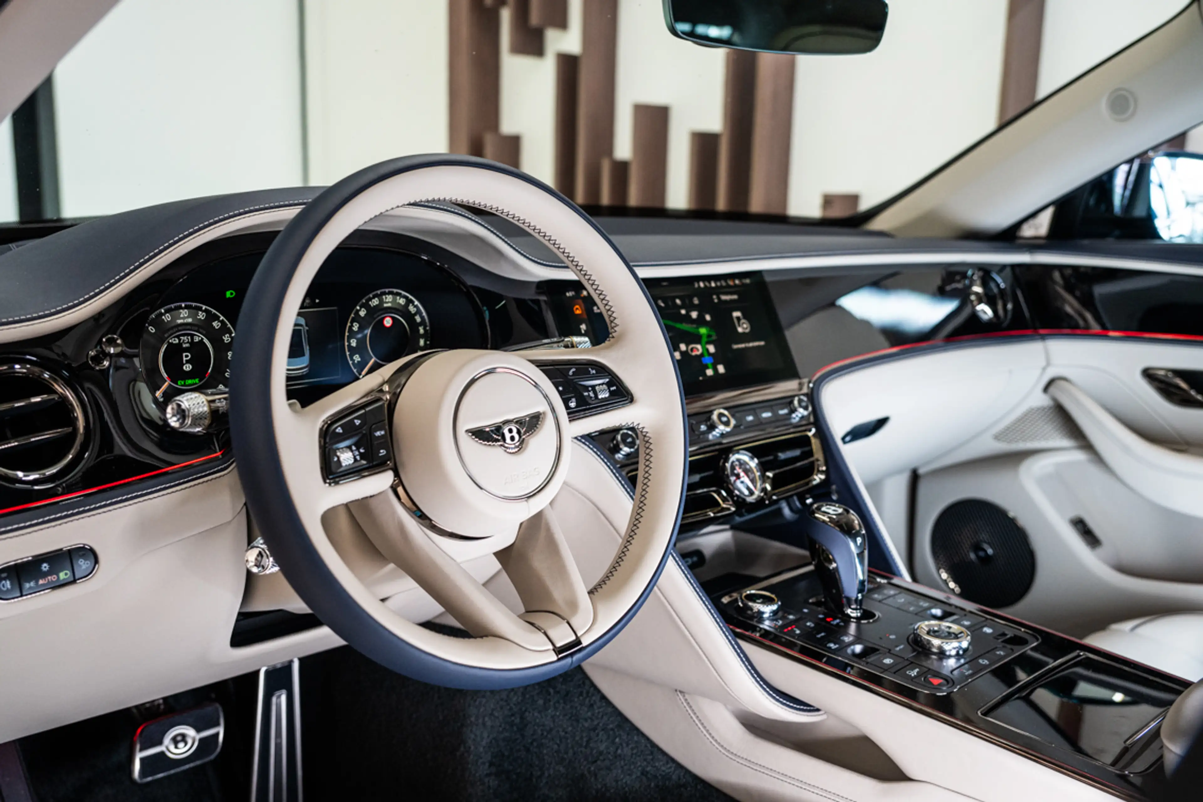 Bentley Flying Spur Flying Spur V8 Hybrid — photo 2