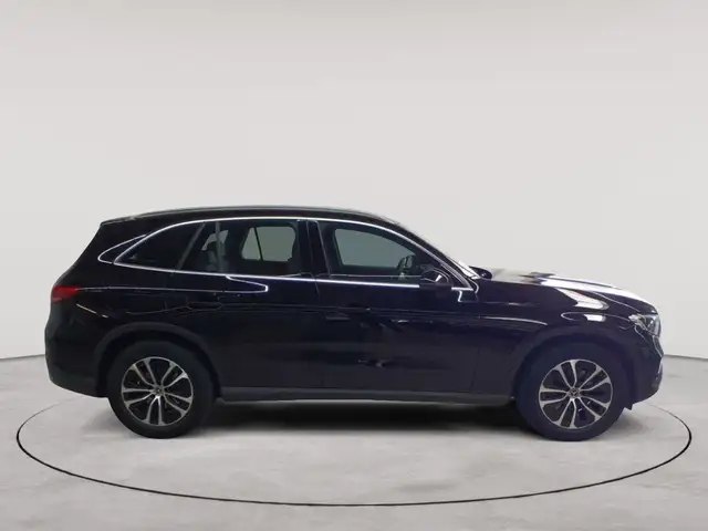 Mercedes-Benz GLC view 3