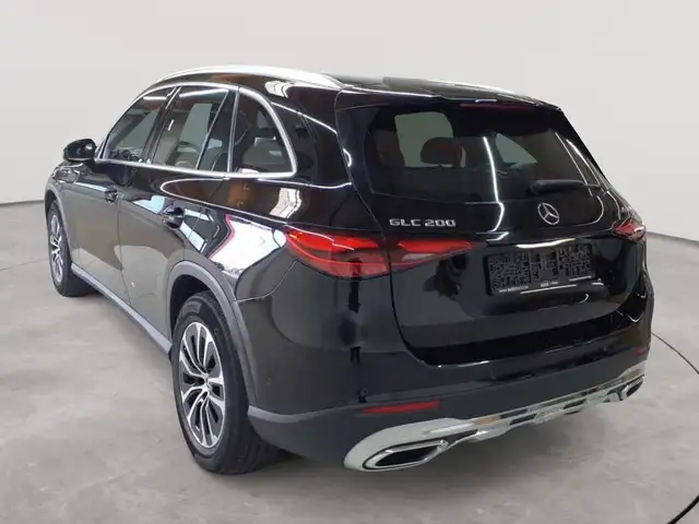 Mercedes-Benz GLC view 5