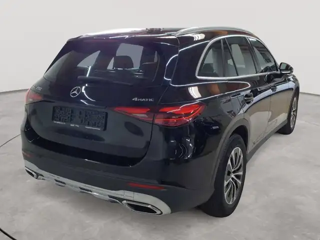 Mercedes-Benz GLC view 4