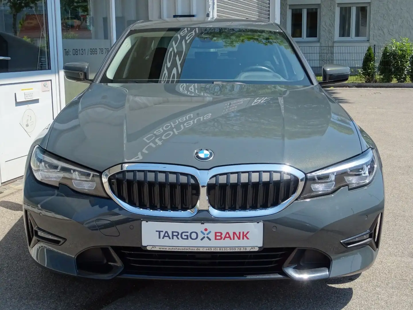 BMW 320 d Aut Sport Line Navi LEDer M Lenk Sonderlack Gris - 2