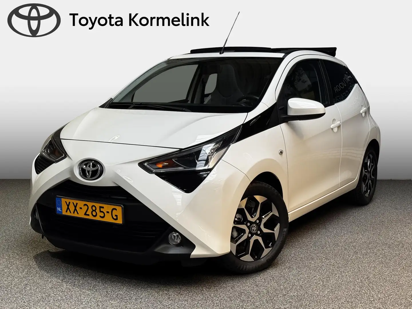 Toyota Aygo 1.0 VVT-i x-joy Wit - 1