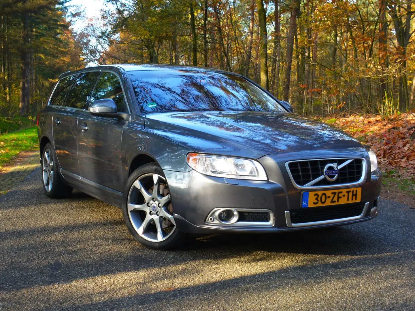 Volvo V70 V70 2.5T Summum Grijs - 1