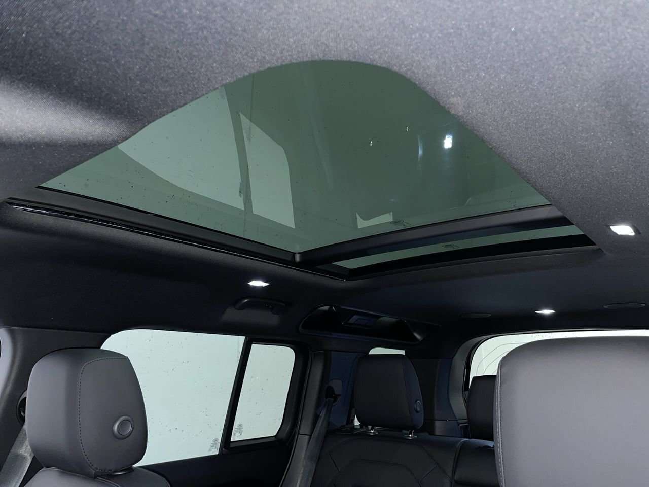 2026 Land Rover Defender 110 X-Dynamic SE Extended Black Exterior Pack | 22 thumb 30