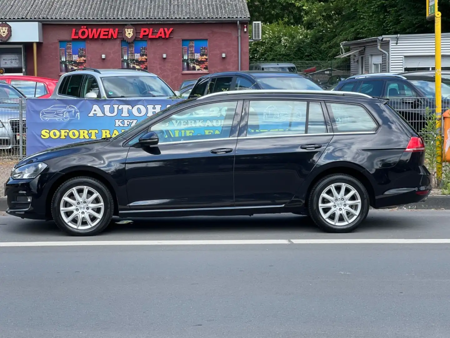 Volkswagen Golf VII Variant Highline BMT*TEMPOMAT*NAVI*SHZ* Schwarz - 2