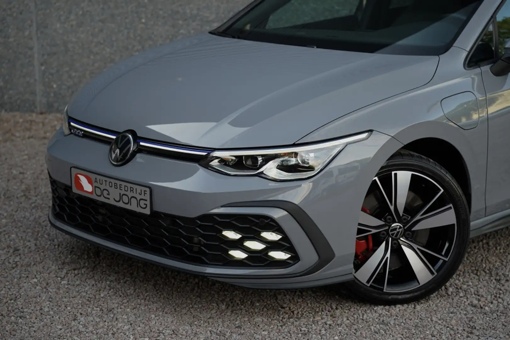 Volkswagen Golf GTE 245PK Hybride | Pano | Trekhaak | Travel | 18'Inch Grijs - 2