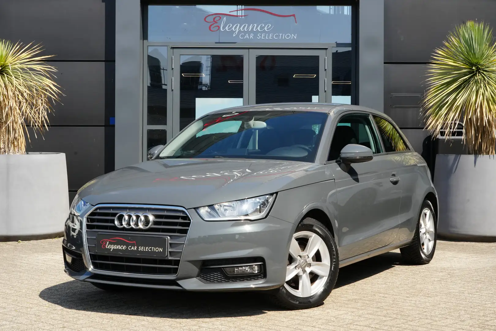 Audi A1 1.4 TFSI Pro Line 126pk Trekhaak/Cruise/Navigatie Grijs - 1