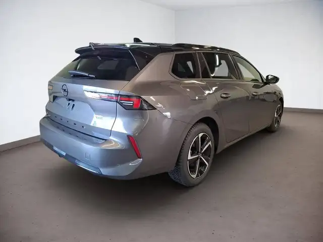 Opel Astra view 5