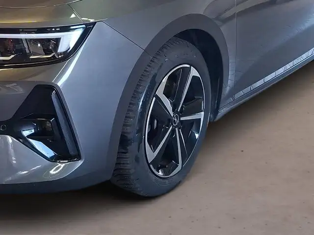 Opel Astra view 8