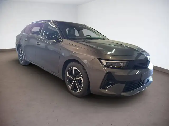 Opel Astra view 2
