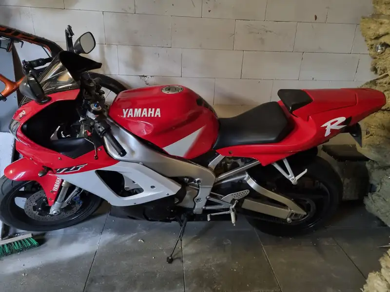 Yamaha YZF-R1 - foto 3