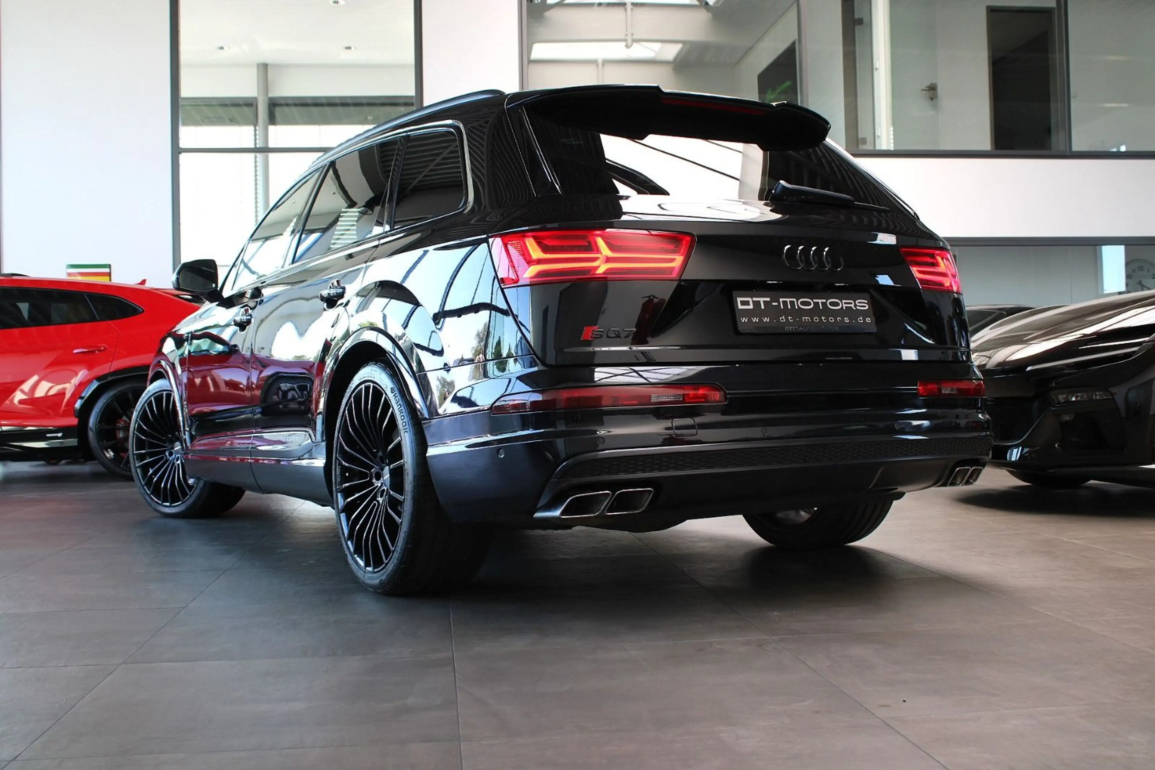Audi SQ7 V8 TDI AHK/BOSE/RAUTEN/PANO/MATRIX/STHZG/22" — photo 5