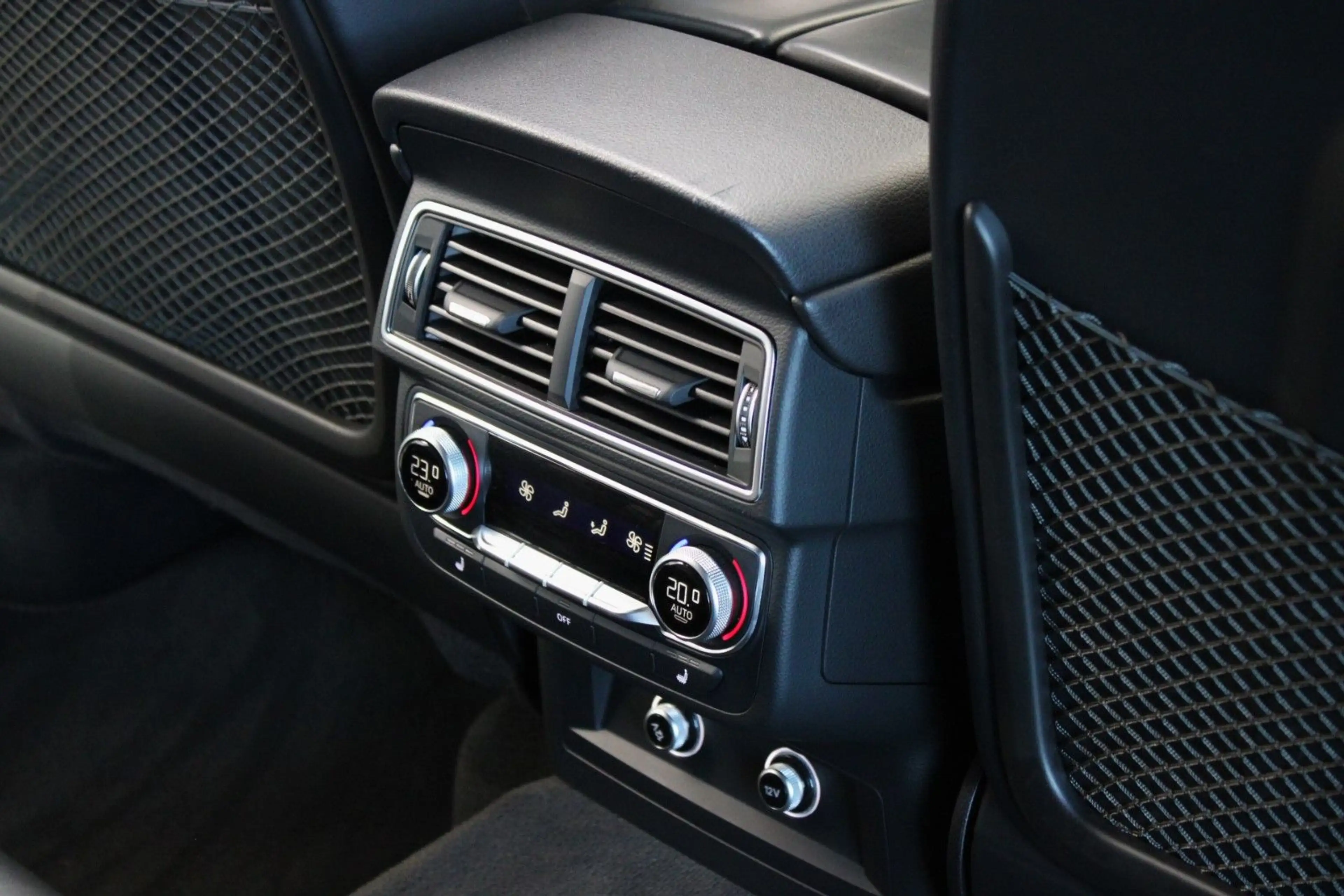 Audi SQ7 V8 TDI AHK/BOSE/RAUTEN/PANO/MATRIX/STHZG/22" — photo 15