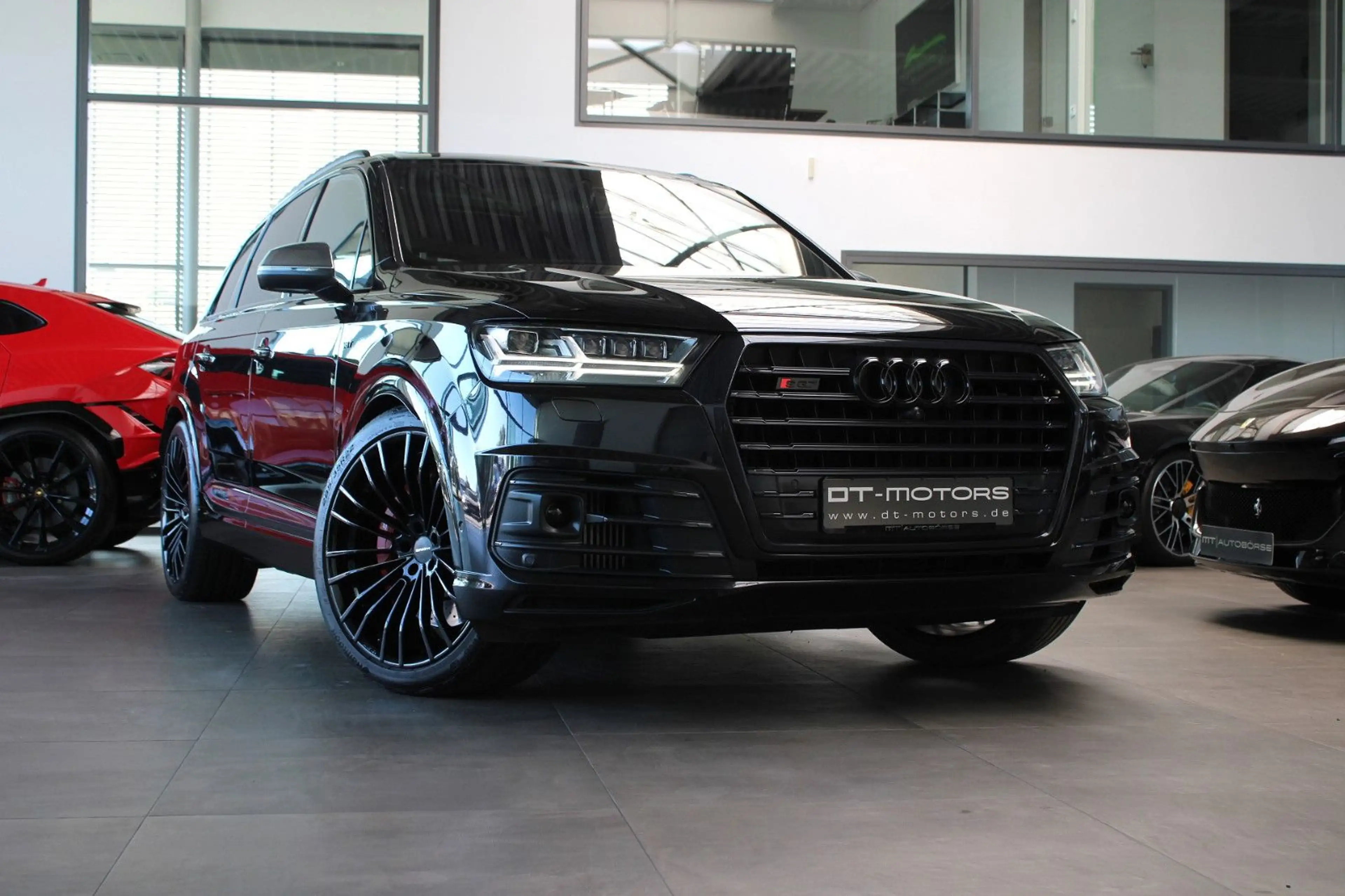 Audi SQ7 V8 TDI AHK/BOSE/RAUTEN/PANO/MATRIX/STHZG/22" — photo 6