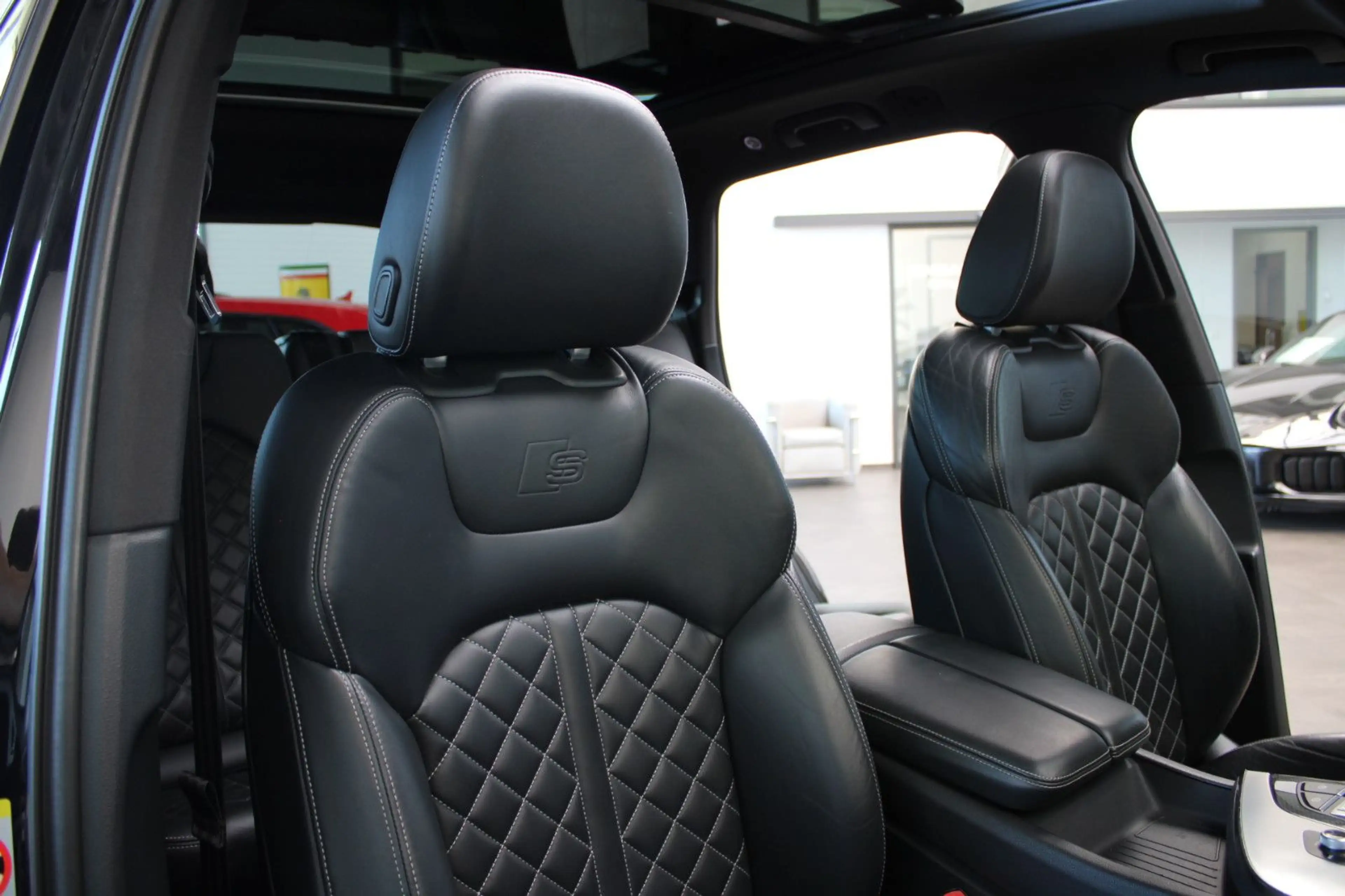 Audi SQ7 V8 TDI AHK/BOSE/RAUTEN/PANO/MATRIX/STHZG/22" — photo 12