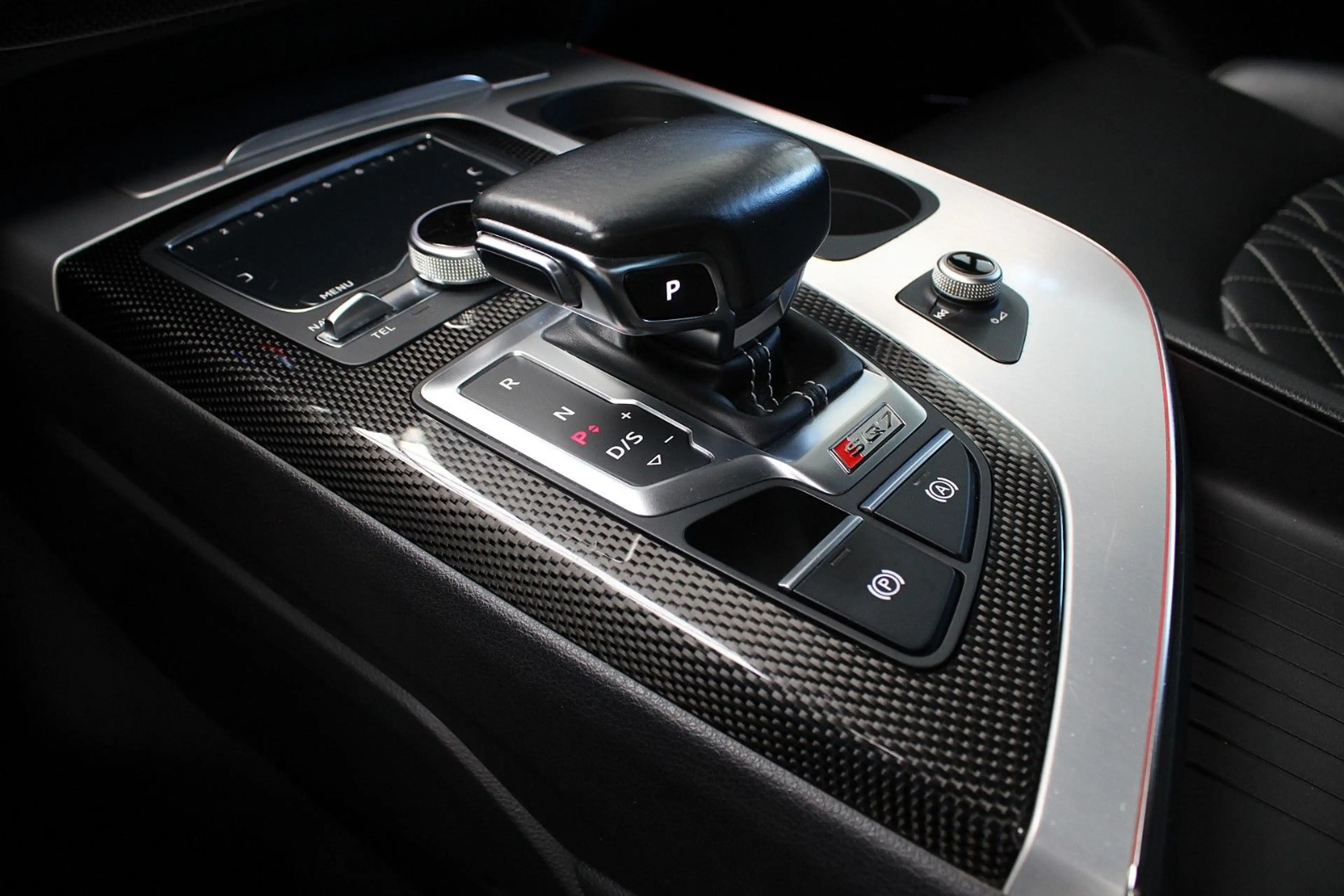 Audi SQ7 V8 TDI AHK/BOSE/RAUTEN/PANO/MATRIX/STHZG/22" — photo 9