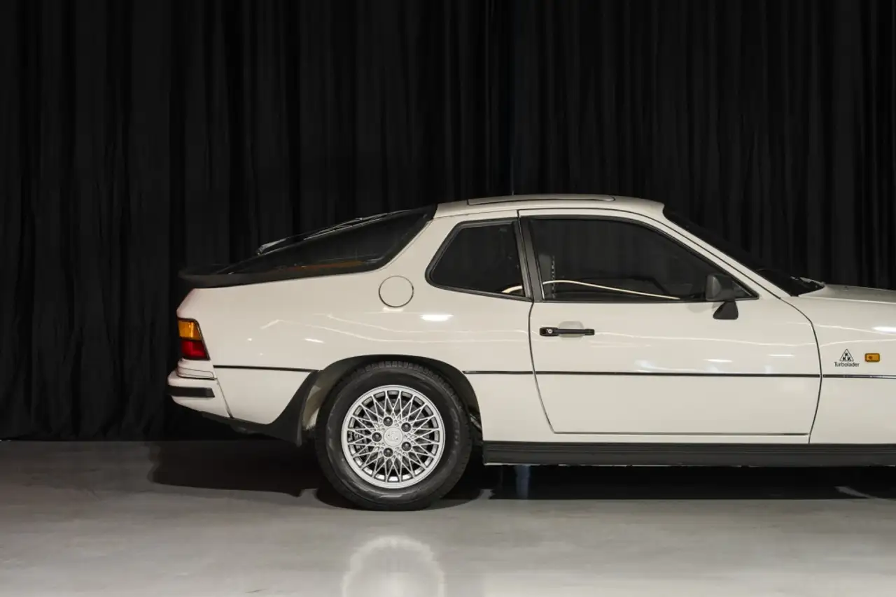 Porsche 924 2.0 Turbo, foto 1