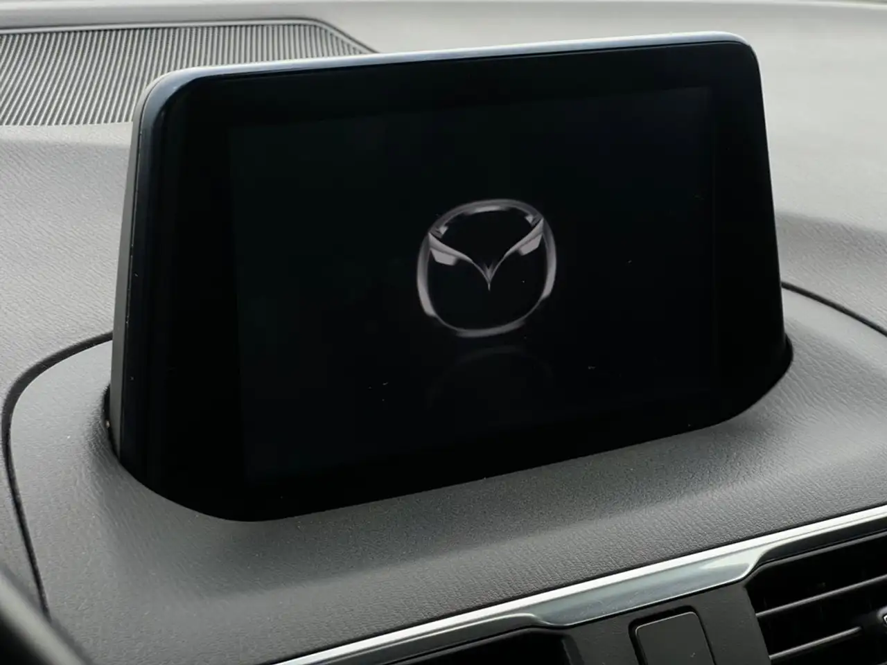 Mazda 3 снимка Mazda 3