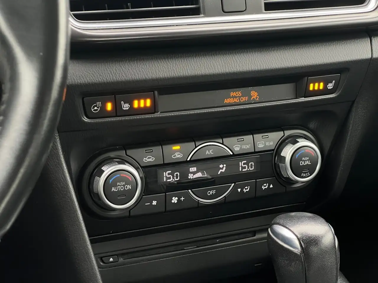 Mazda 3 снимка Mazda 3