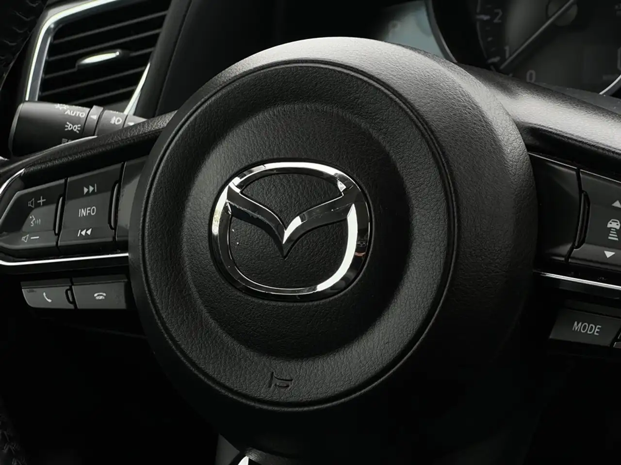 Mazda 3 снимка Mazda 3