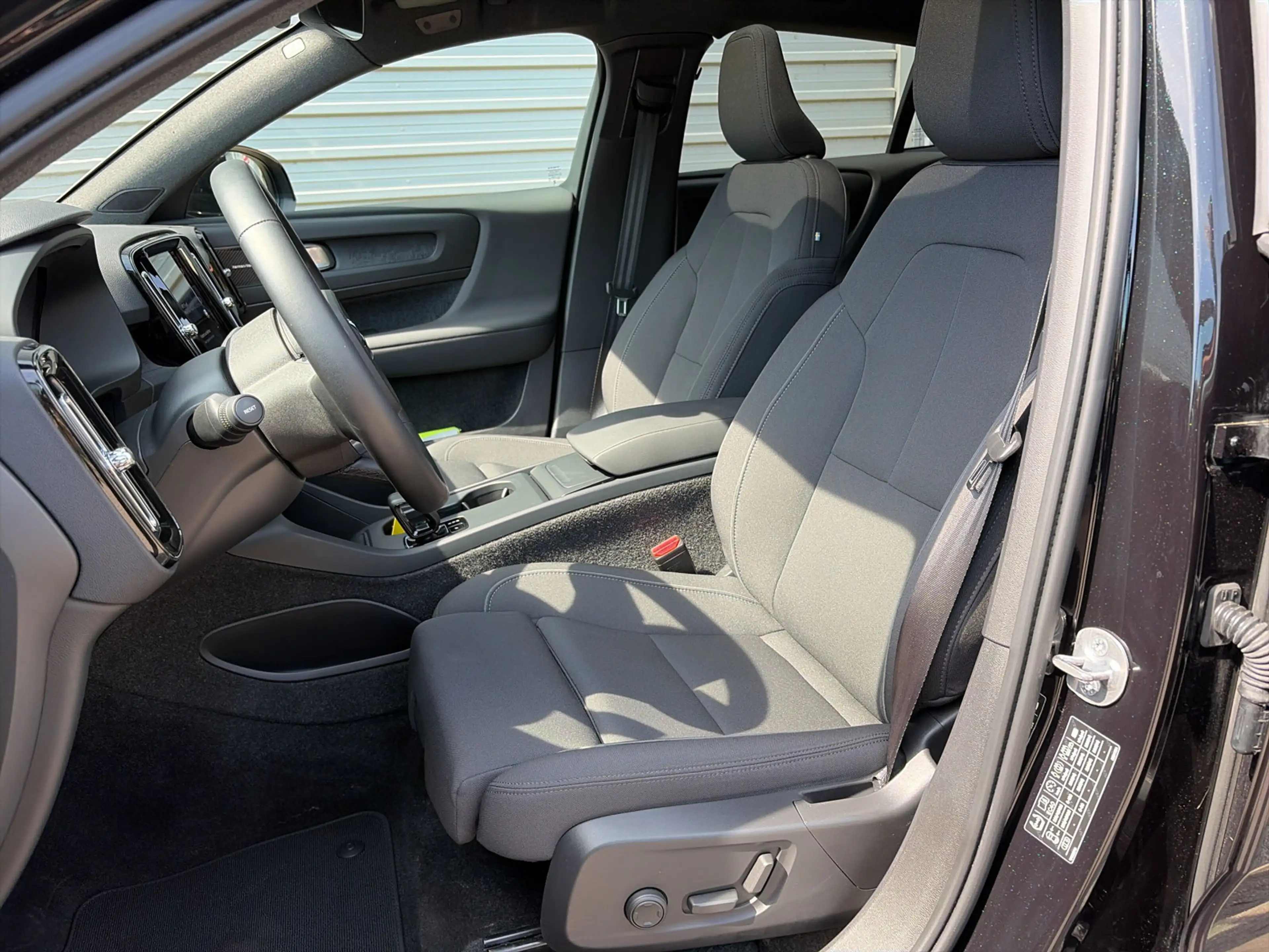 Volvo EC40 Twin Motor Ultra Black Edition 82 kWh / Treeplanke — photo 9