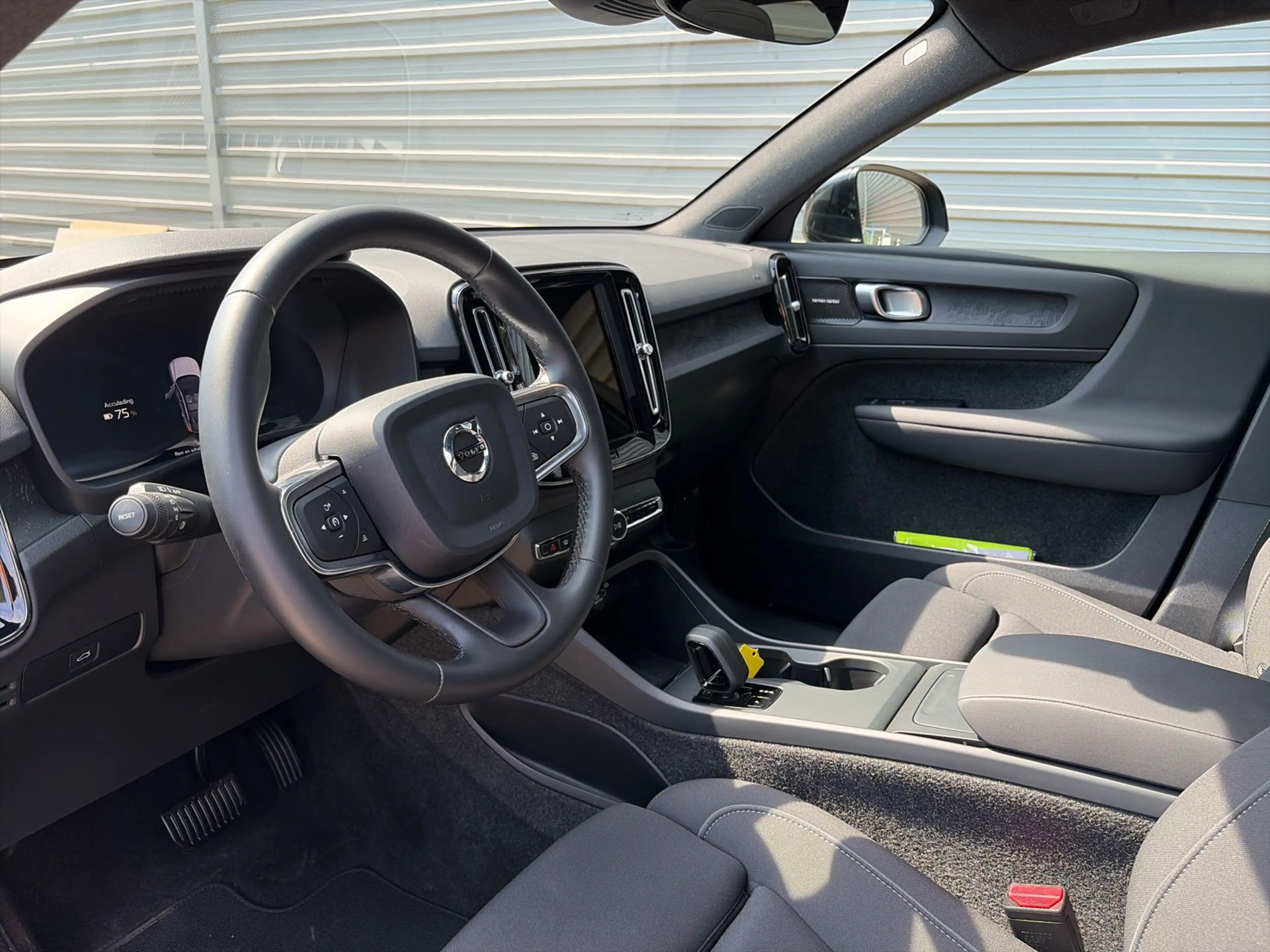 Volvo EC40 Twin Motor Ultra Black Edition 82 kWh / Treeplanke — photo 11