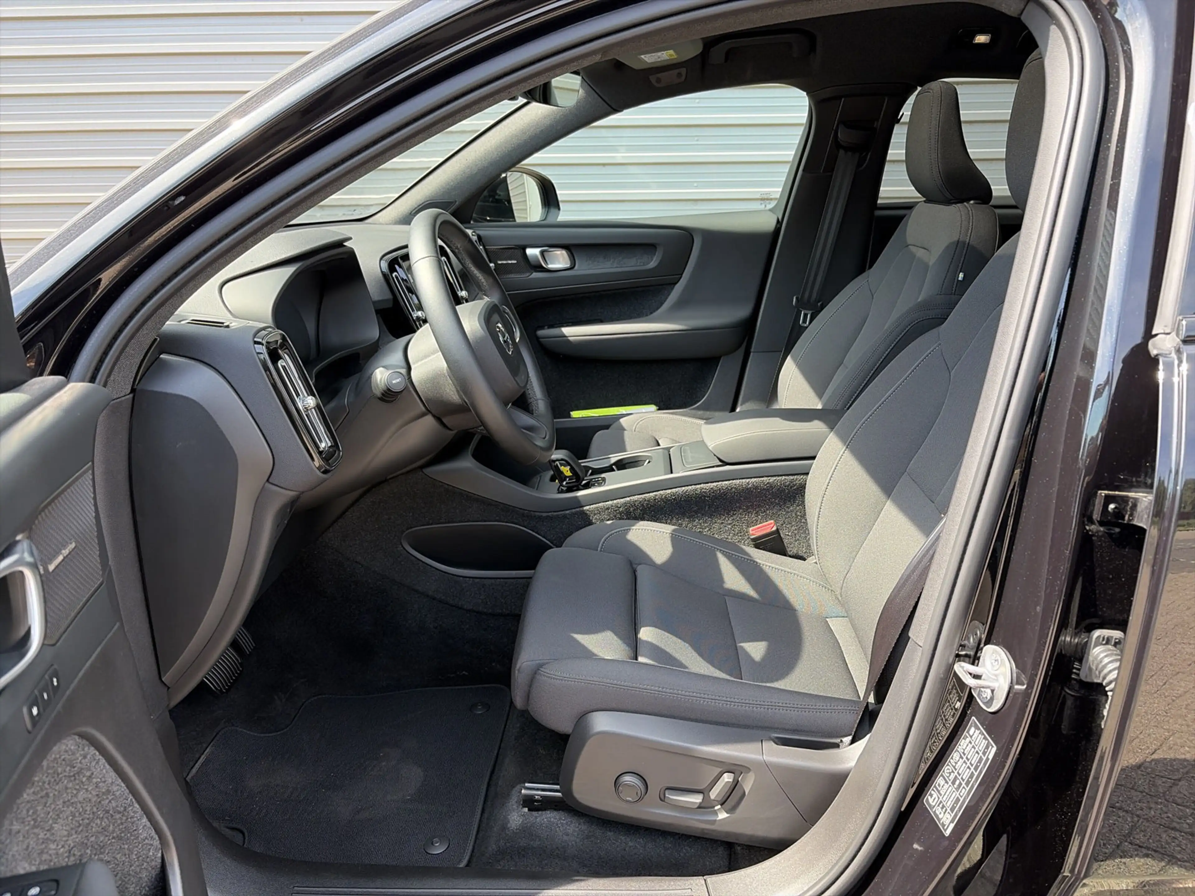 Volvo EC40 Twin Motor Ultra Black Edition 82 kWh / Treeplanke — photo 8