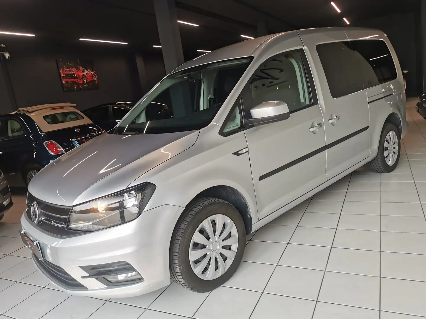 Volkswagen Caddy 2.0 TDI 102 CV Highline Maxi 7 posti Stříbrná - 2