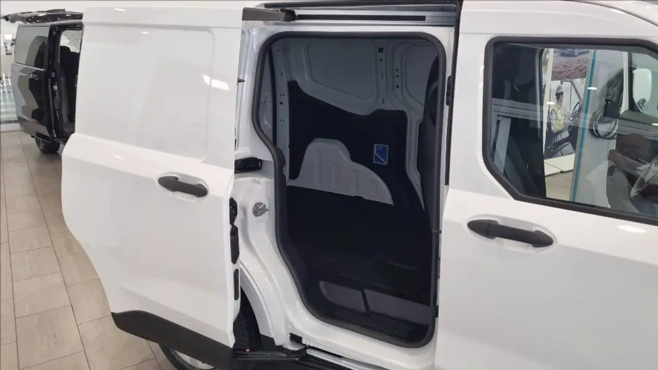 Ford Transit Courier 2026 — фото 15