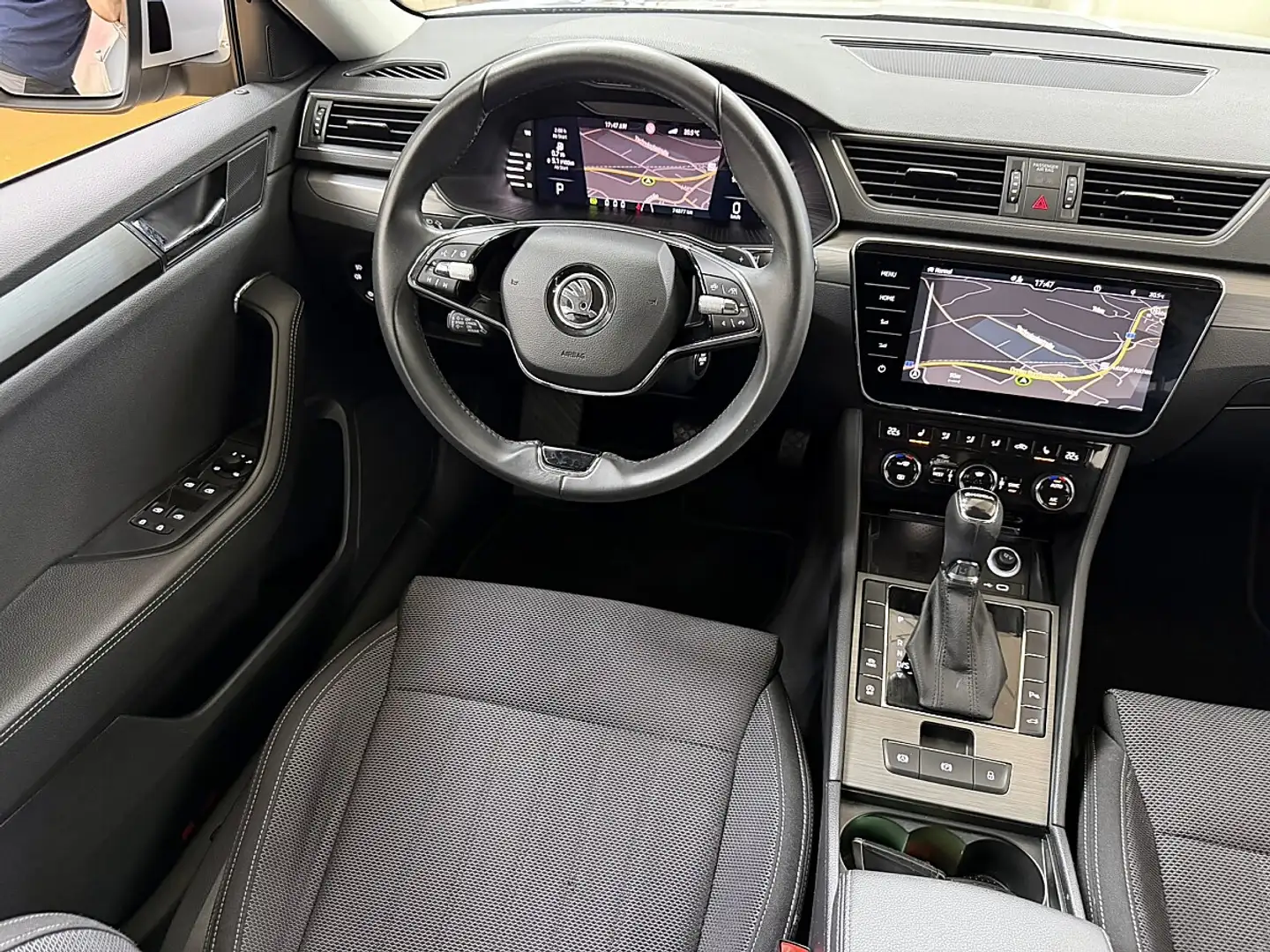 Skoda Superb Kombi 2,0 TDI Style DSG Silber - 2